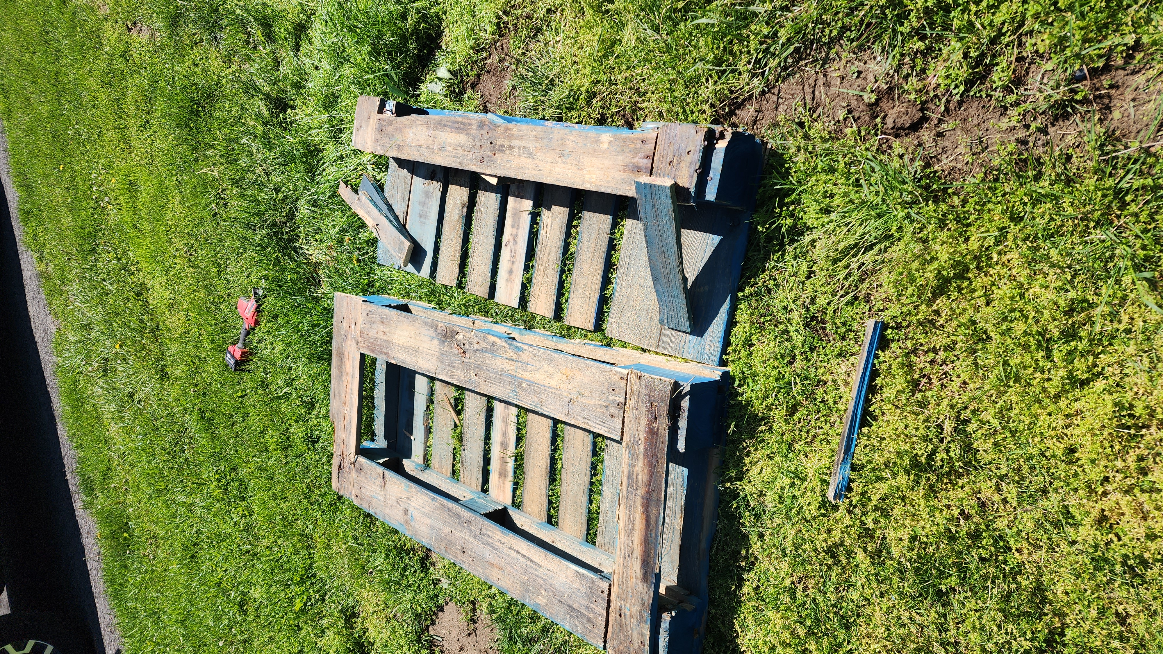 Top half of a cut pallet, the leftover bits.